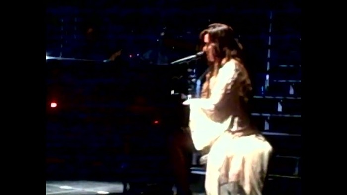 Demi Lovato - Skyscraper (Live in New York - fan video) 1254 - Demilush - Skyscraper Live in New York - Fan video Part oo3
