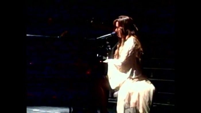 Demi Lovato - Skyscraper (Live in New York - fan video) 1255 - Demilush - Skyscraper Live in New York - Fan video Part oo3
