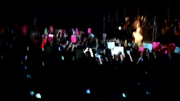 Demi Lovato - Skyscraper (Live in New York - fan video) 348
