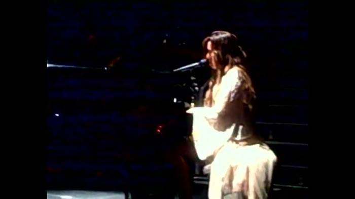 Demi Lovato - Skyscraper (Live in New York - fan video) 1256 - Demilush - Skyscraper Live in New York - Fan video Part oo3
