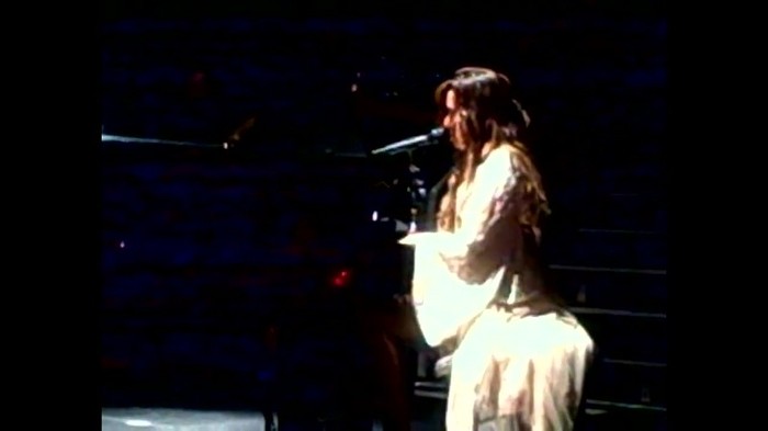 Demi Lovato - Skyscraper (Live in New York - fan video) 1257 - Demilush - Skyscraper Live in New York - Fan video Part oo3