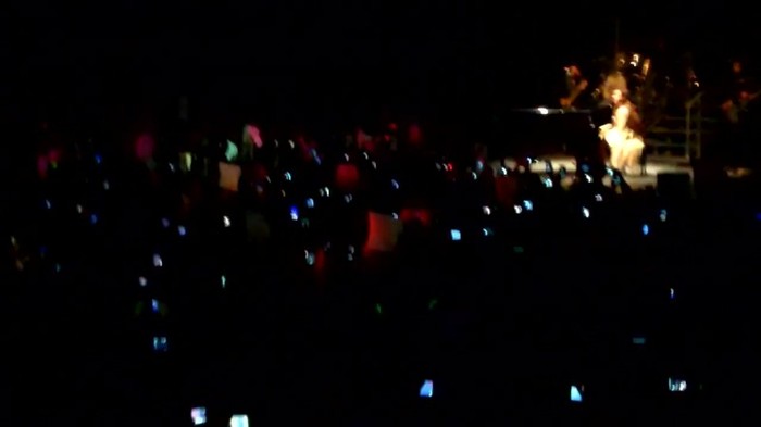 Demi Lovato - Skyscraper (Live in New York - fan video) 356
