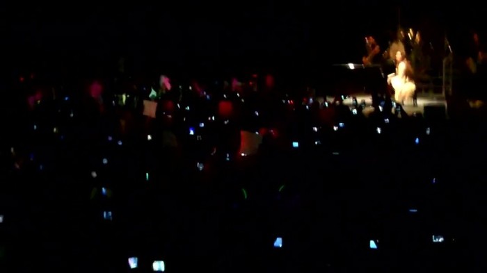 Demi Lovato - Skyscraper (Live in New York - fan video) 358