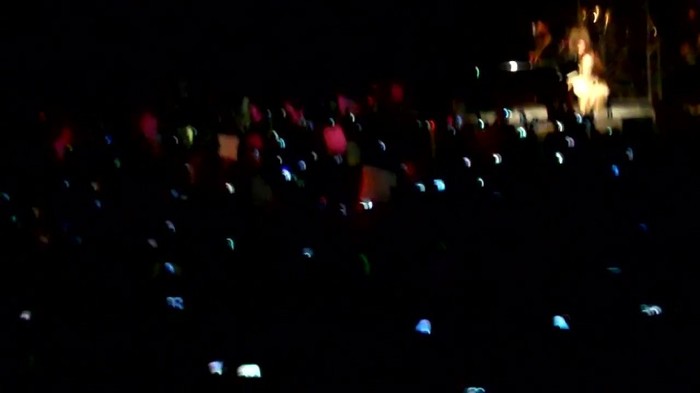 Demi Lovato - Skyscraper (Live in New York - fan video) 361