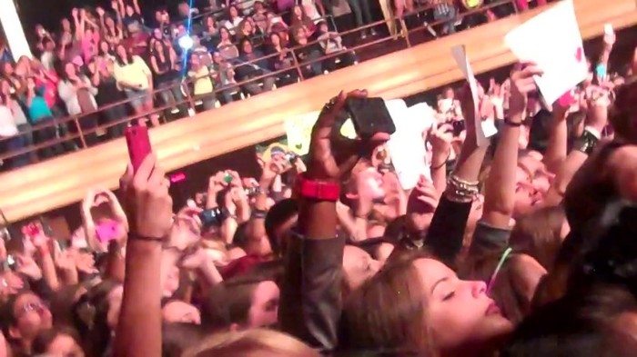 Demi Lovato - Skyscraper (Live in New York - fan video) 808