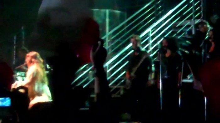 Demi Lovato - Skyscraper (Live in New York - fan video) 1774