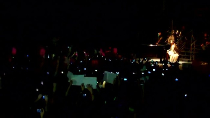 Demi Lovato - Skyscraper (Live in New York - fan video) 397