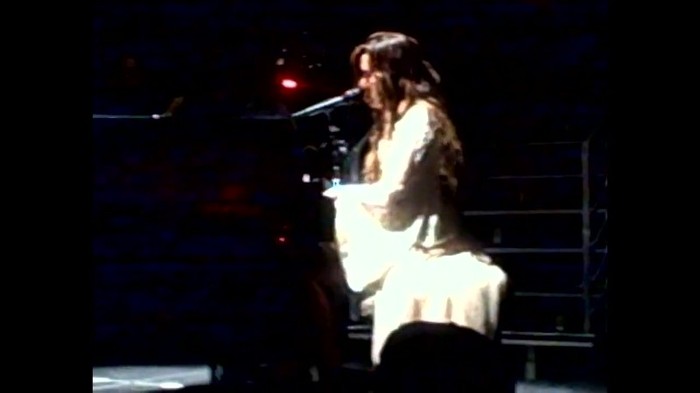 Demi Lovato - Skyscraper (Live in New York - fan video) 1294 - Demilush - Skyscraper Live in New York - Fan video Part oo3