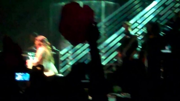 Demi Lovato - Skyscraper (Live in New York - fan video) 1781