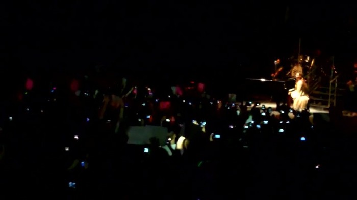 Demi Lovato - Skyscraper (Live in New York - fan video) 403