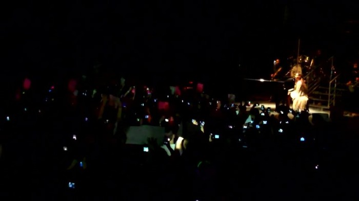 Demi Lovato - Skyscraper (Live in New York - fan video) 404