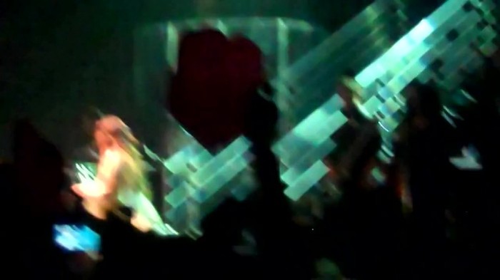 Demi Lovato - Skyscraper (Live in New York - fan video) 1783