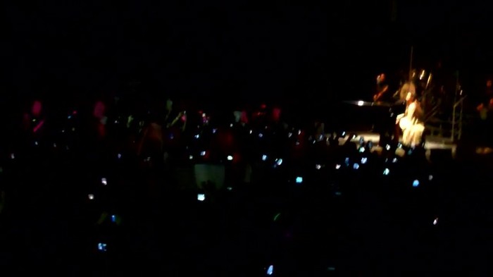 Demi Lovato - Skyscraper (Live in New York - fan video) 406