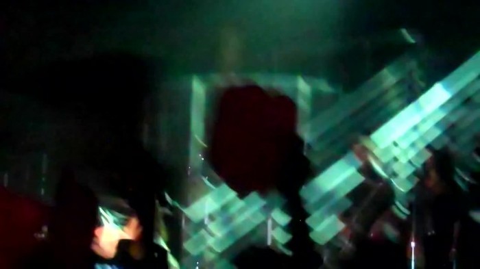 Demi Lovato - Skyscraper (Live in New York - fan video) 1785