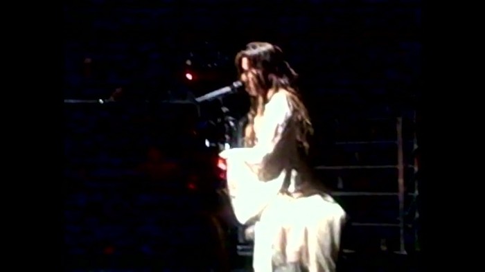 Demi Lovato - Skyscraper (Live in New York - fan video) 1301 - Demilush - Skyscraper Live in New York - Fan video Part oo3