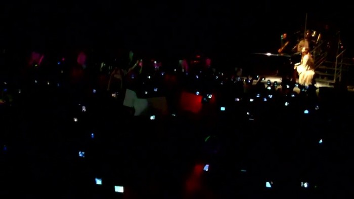 Demi Lovato - Skyscraper (Live in New York - fan video) 411