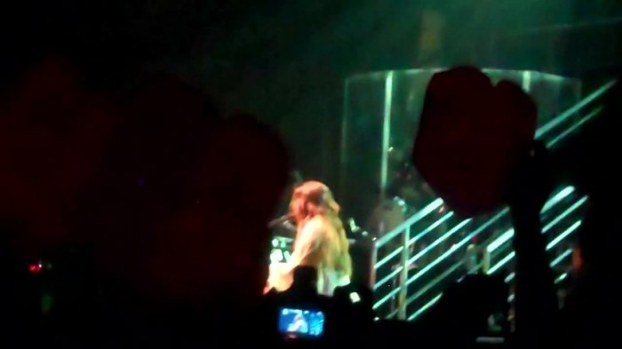 Demi Lovato - Skyscraper (Live in New York - fan video) 1789