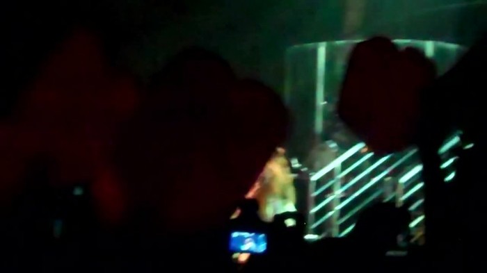 Demi Lovato - Skyscraper (Live in New York - fan video) 1791