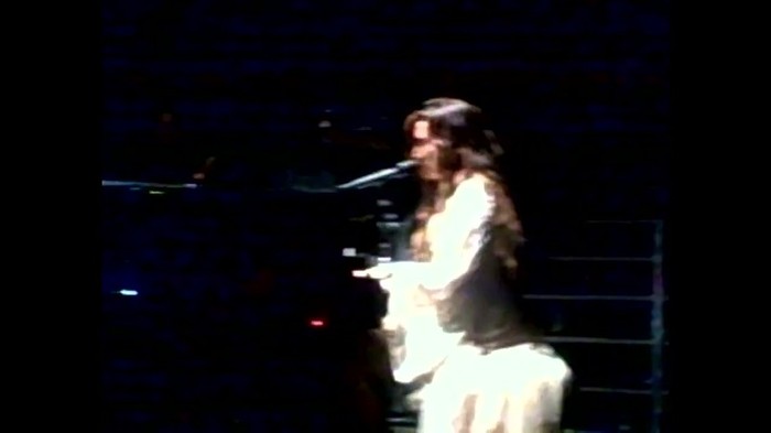 Demi Lovato - Skyscraper (Live in New York - fan video) 1306 - Demilush - Skyscraper Live in New York - Fan video Part oo3