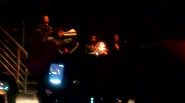 Demi Lovato - Skyscraper (Live in New York - fan video) 419