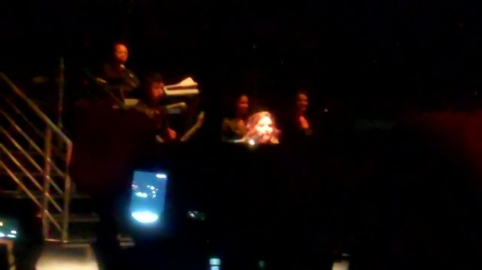 Demi Lovato - Skyscraper (Live in New York - fan video) 420