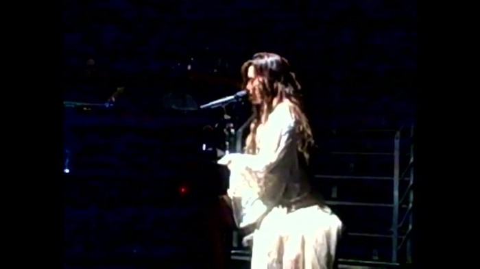 Demi Lovato - Skyscraper (Live in New York - fan video) 1308 Demi Lovato - Skyscraper (Live in New York - fan video) 1308
