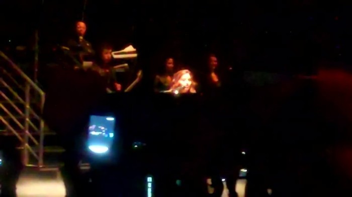 Demi Lovato - Skyscraper (Live in New York - fan video) 423