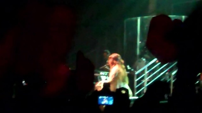 Demi Lovato - Skyscraper (Live in New York - fan video) 1795