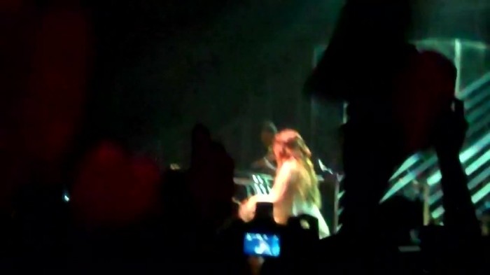 Demi Lovato - Skyscraper (Live in New York - fan video) 1797