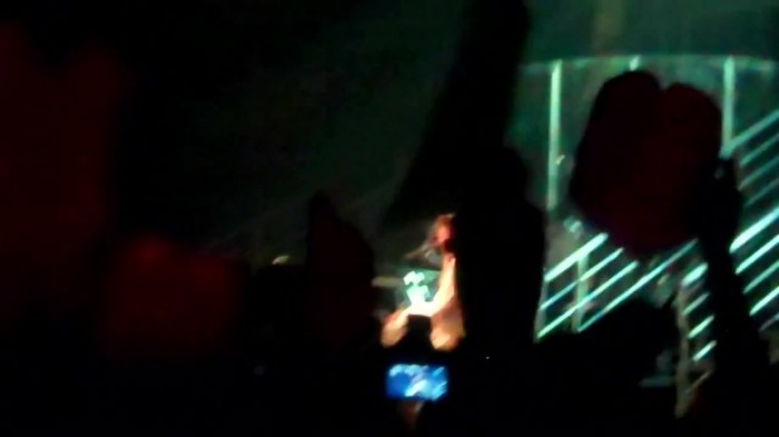 Demi Lovato - Skyscraper (Live in New York - fan video) 1798