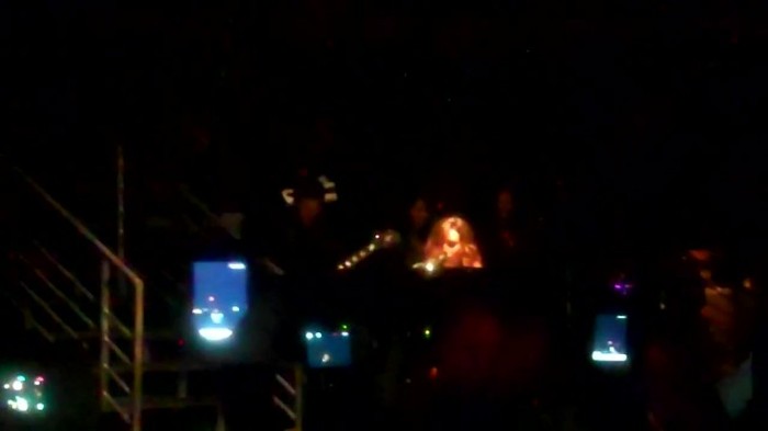 Demi Lovato - Skyscraper (Live in New York - fan video) 1315