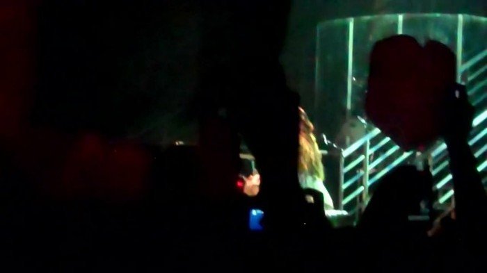 Demi Lovato - Skyscraper (Live in New York - fan video) 1801 - Demilush - Skyscraper Live in New York - Fan video Part oo4