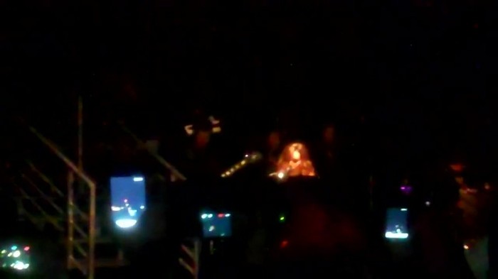 Demi Lovato - Skyscraper (Live in New York - fan video) 1318