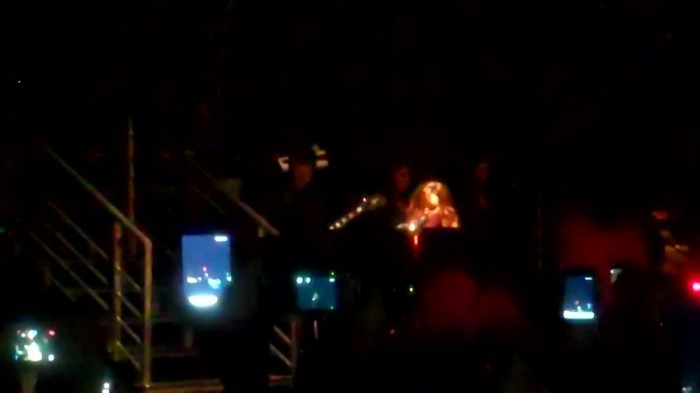 Demi Lovato - Skyscraper (Live in New York - fan video) 1325