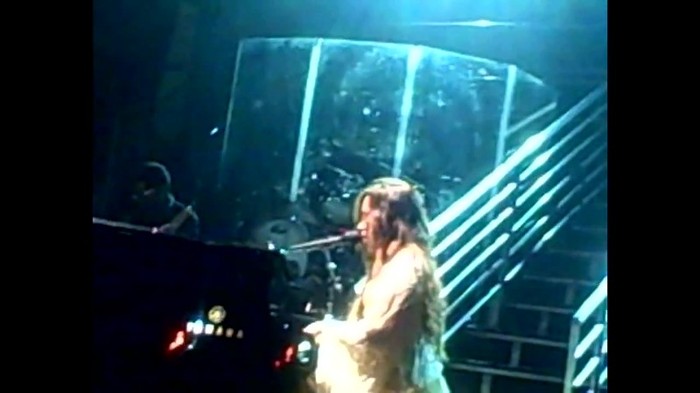 Demi Lovato - Skyscraper (Live in New York - fan video) 1812 - Demilush - Skyscraper Live in New York - Fan video Part oo4