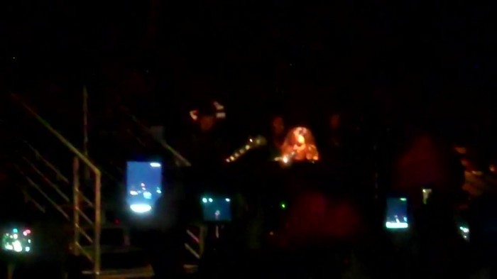 Demi Lovato - Skyscraper (Live in New York - fan video) 1330