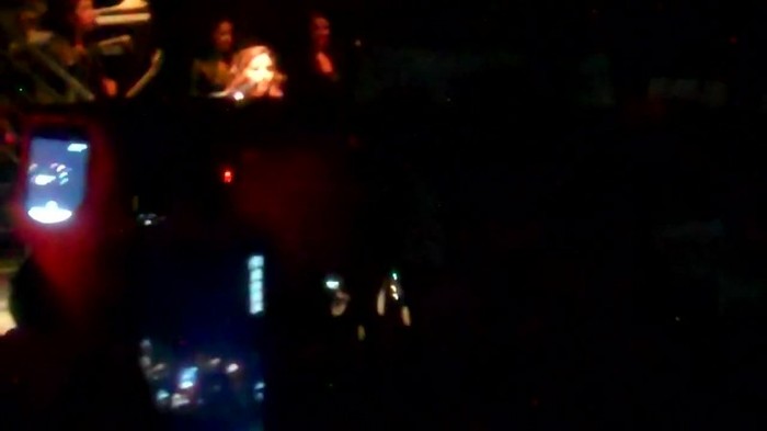 Demi Lovato - Skyscraper (Live in New York - fan video) 450