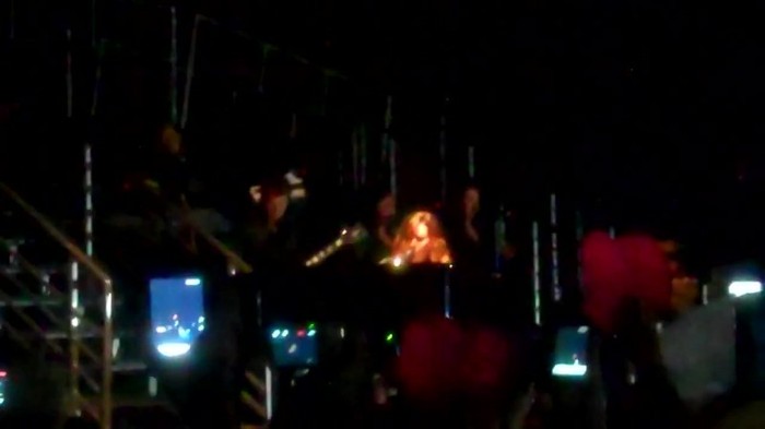 Demi Lovato - Skyscraper (Live in New York - fan video) 1337