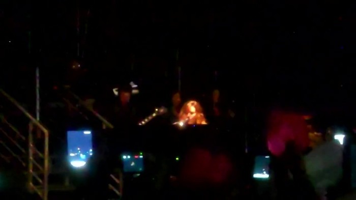 Demi Lovato - Skyscraper (Live in New York - fan video) 1338