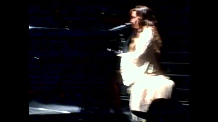 Demi Lovato - Skyscraper (Live in New York - fan video) 1342