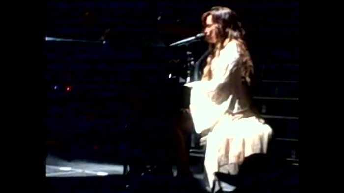 Demi Lovato - Skyscraper (Live in New York - fan video) 1343