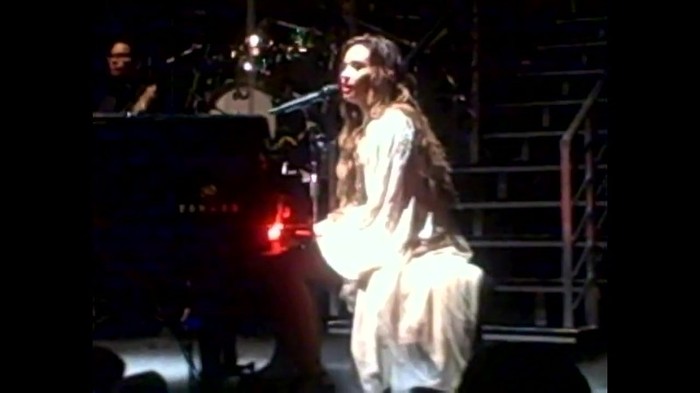Demi Lovato - Skyscraper (Live in New York - fan video) 458 - Demilush - Skyscraper Live in New York - Fan video Part oo1