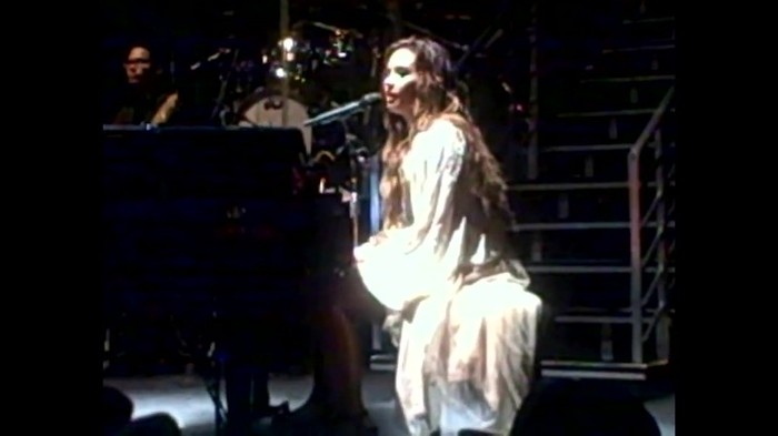Demi Lovato - Skyscraper (Live in New York - fan video) 460 - Demilush - Skyscraper Live in New York - Fan video Part oo1