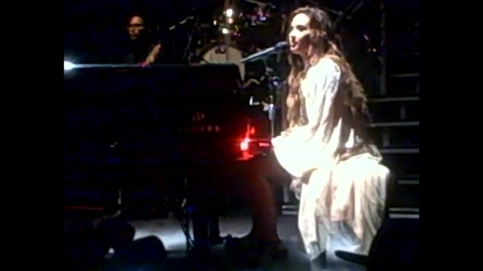 Demi Lovato - Skyscraper (Live in New York - fan video) 468 - Demilush - Skyscraper Live in New York - Fan video Part oo1