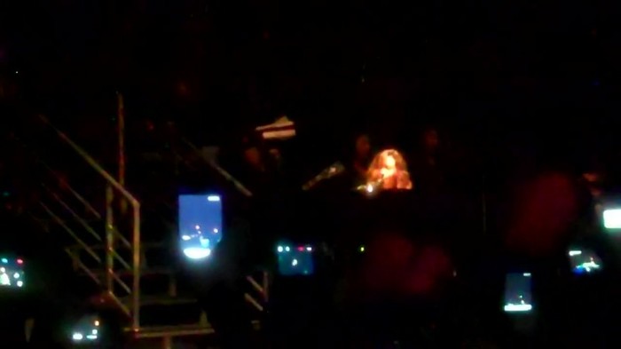 Demi Lovato - Skyscraper (Live in New York - fan video) 1354