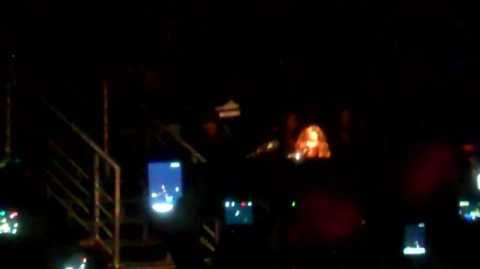 Demi Lovato - Skyscraper (Live in New York - fan video) 1358
