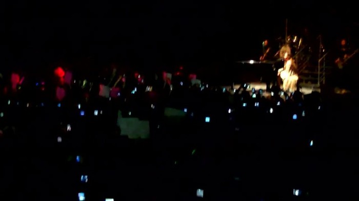 Demi Lovato - Skyscraper (Live in New York - fan video) 484