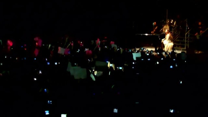 Demi Lovato - Skyscraper (Live in New York - fan video) 486