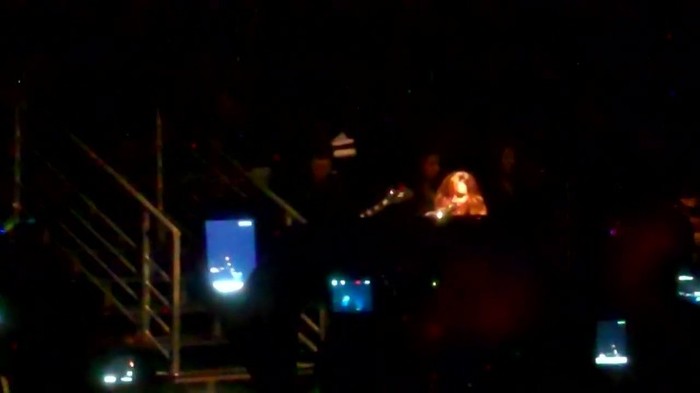 Demi Lovato - Skyscraper (Live in New York - fan video) 1364