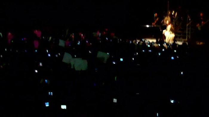 Demi Lovato - Skyscraper (Live in New York - fan video) 491